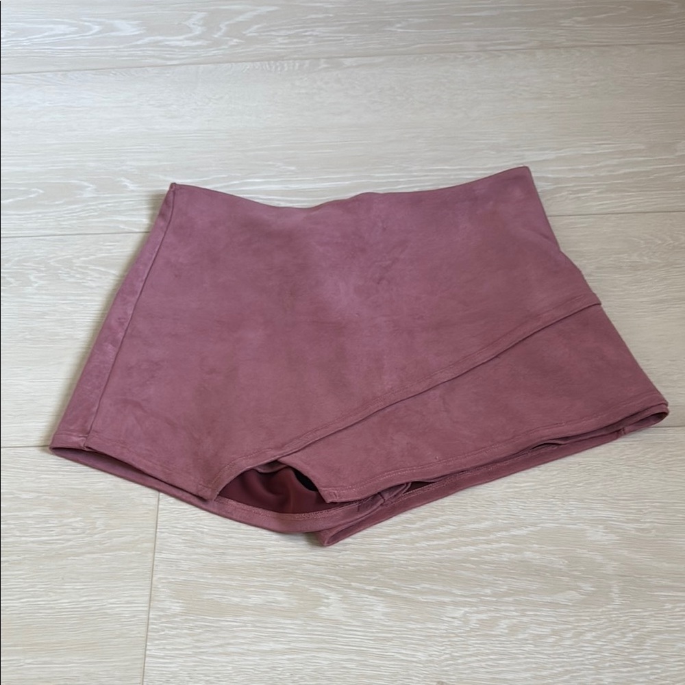✨ Solemio Suede Mauve Pink Skorts